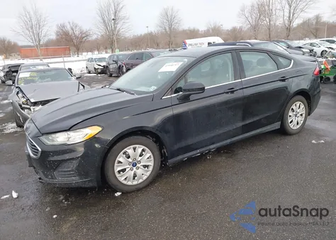 2020 Ford Fusion S z USA, uszkodzony, nr VIN 3FA6P0G76LR101918